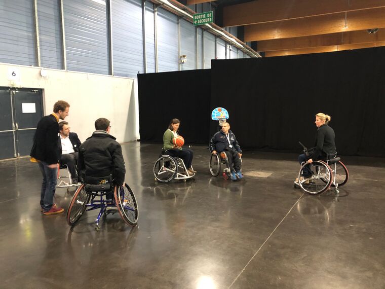 Photo de l'initiation à l'handibasket