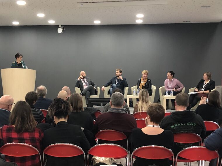 Photo de la table ronde